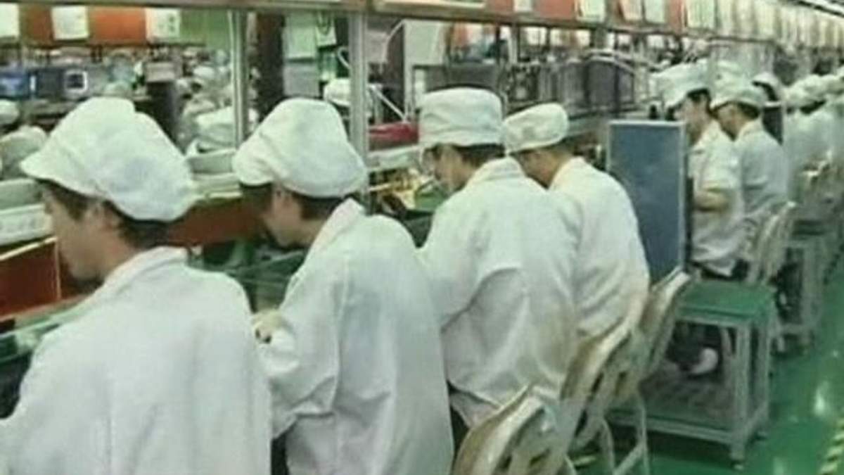 На заводах, що виготовляють iPhone i iPad, працюють діти