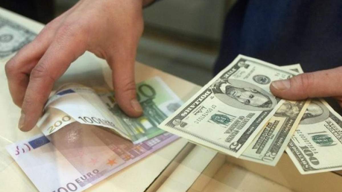 НБУ продлил ограничения по валютным вкладам НБУ продлил ограничения по валютным вкладам