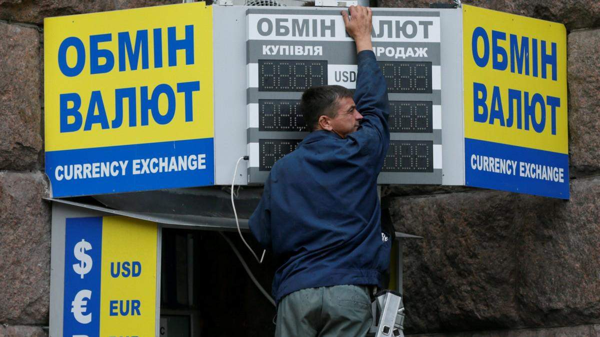 Гривня стрімко падає Гривня стрімко падає