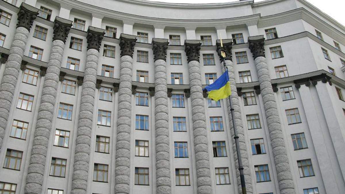 Кабмин планирует продать около тысячи госпредприятий Кабмин планирует продать около тысячи госпредприятий