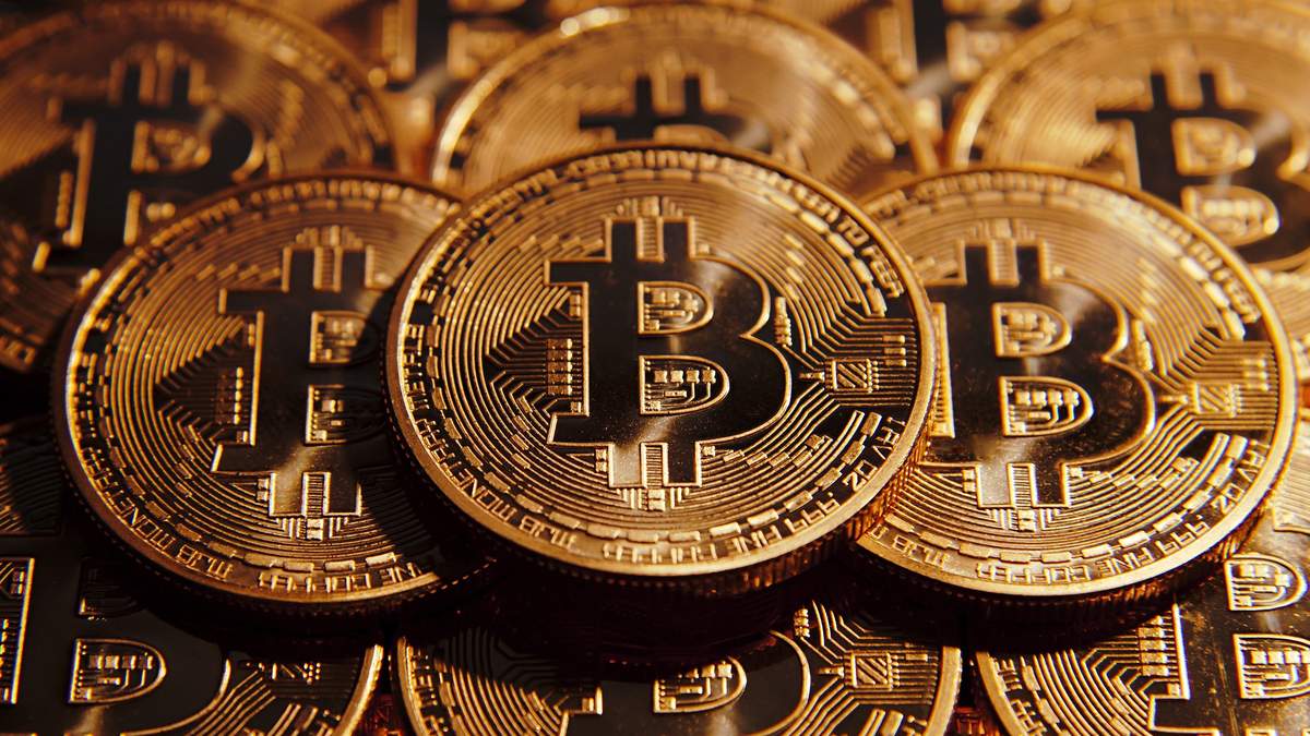 Биткойн рухнул на 400 долларов после неоднозначных слухов из Китая Биткойн рухнул на 400 долларов после неоднозначных слухов из Китая