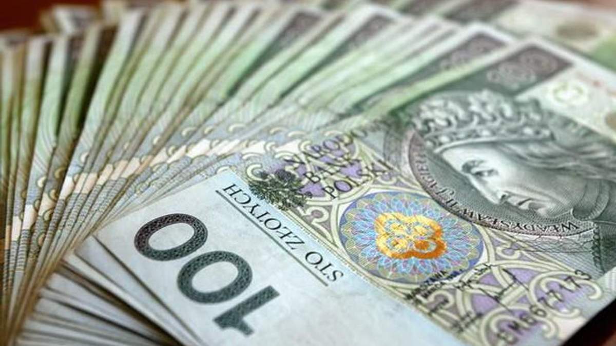 Украинские заробитчане перевели из Польши домой 8 миллиардов злотых Украинские заробитчане перевели из Польши домой 8 миллиардов злотых