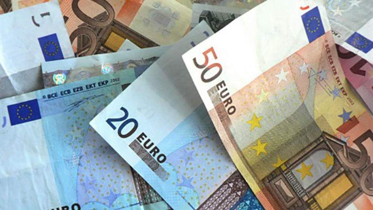 Курс валют НБУ на 15 лютого: євро та долар здали у ціні Курс валют НБУ на 15 лютого: євро та долар здали у ціні