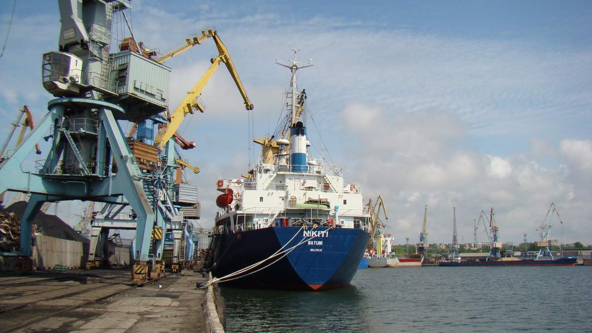 Росія регулярно затримує судна, які прямують до українських портів Росія регулярно затримує судна, які прямують до українських портів