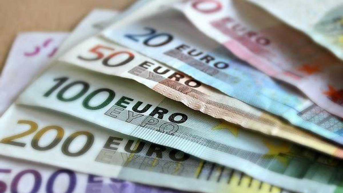 Готівковий курс валют на 4 грудня 2018: курс долару та євро Готівковий курс валют на 4 грудня 2018: курс долару та євро