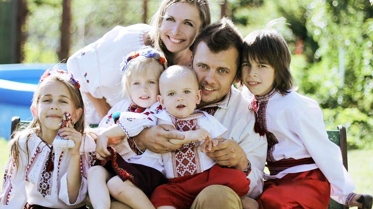 Багатодітним сім'ям в Україні платитимуть більше грошей від держави: відомі суми Багатодітним сім'ям в Україні платитимуть більше грошей від держави: відомі суми