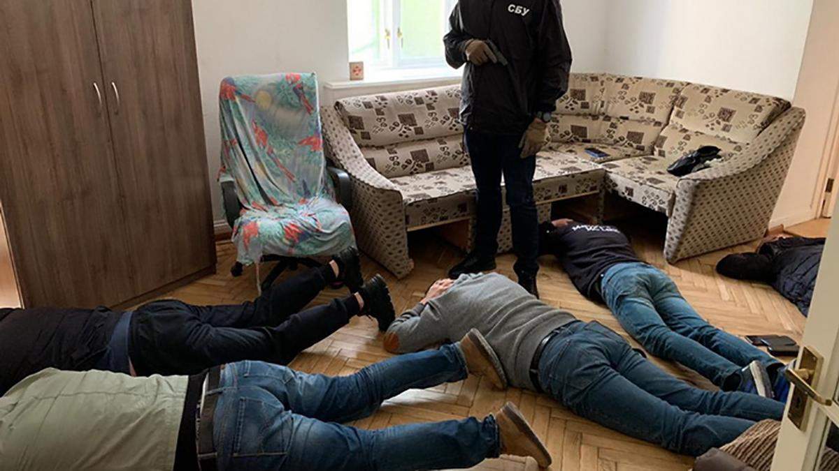 У Києві СБУ викрила незаконний конвертаційний центр У Києві СБУ викрила незаконний конвертаційний центр
