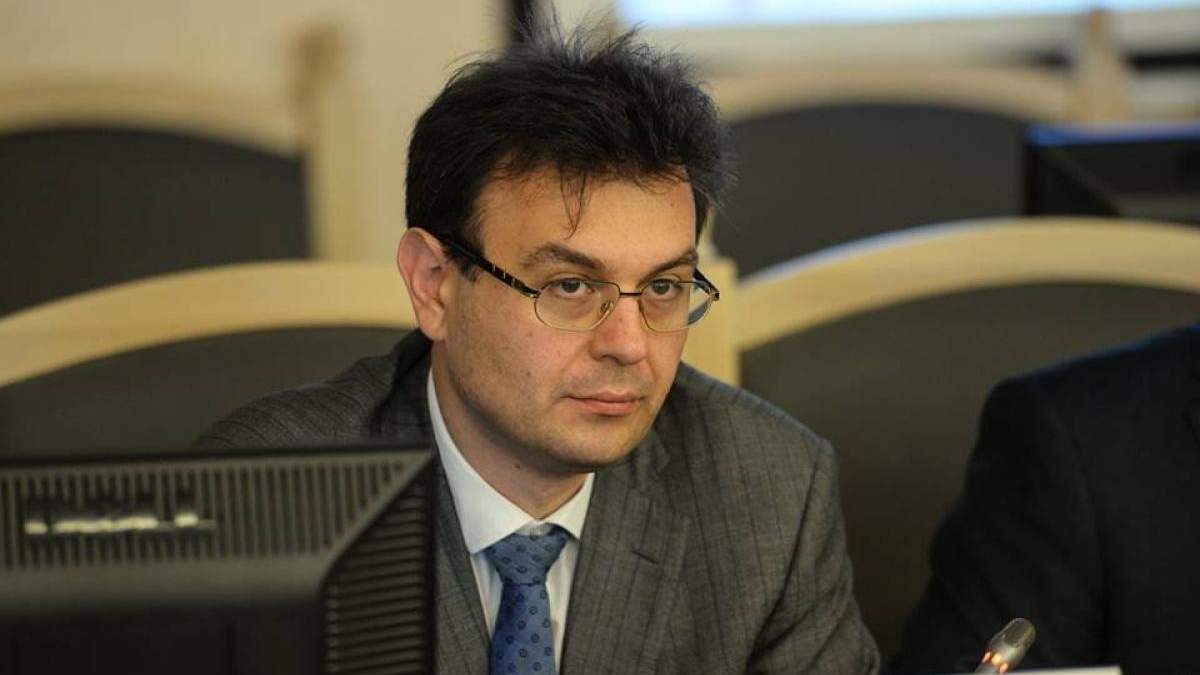 Голова комітету з питань фінансів Гетманцев був помічником Сівковича, – розслідування
