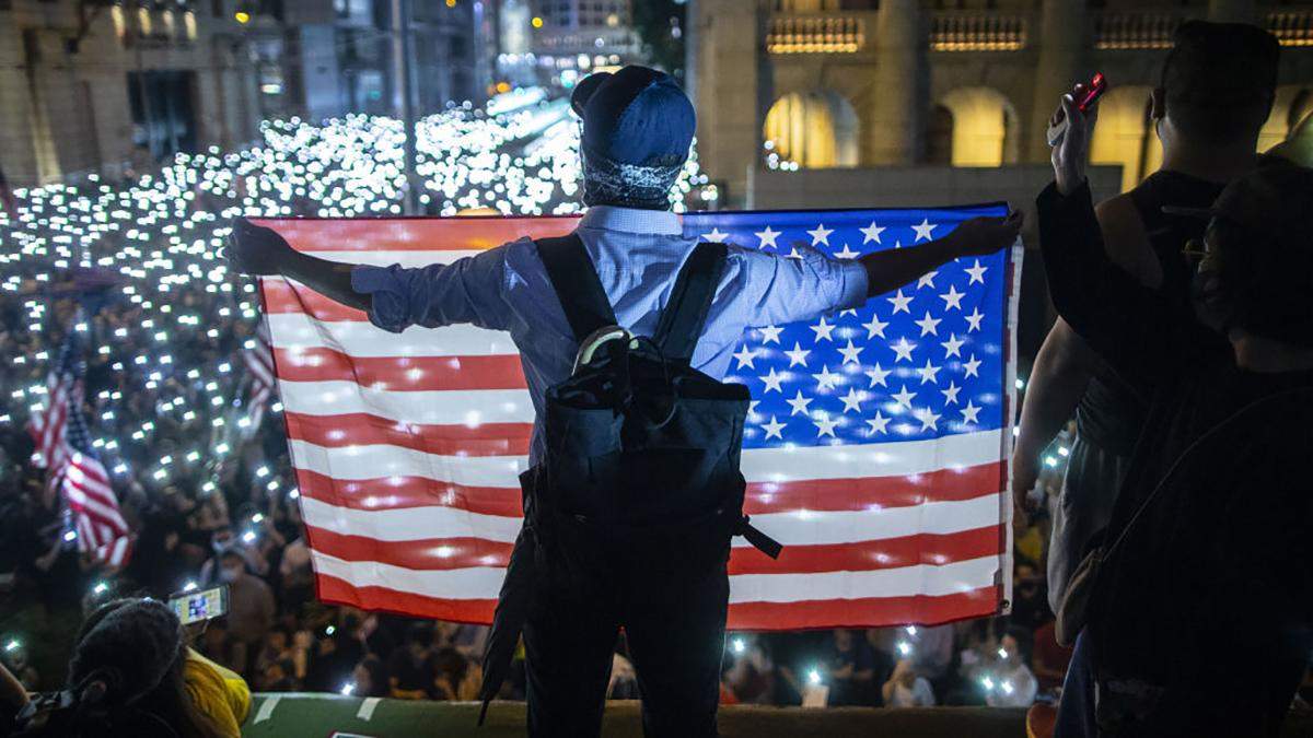 Сенат США поддержал гонконгских протестующих Сенат США поддержал гонконгских протестующих