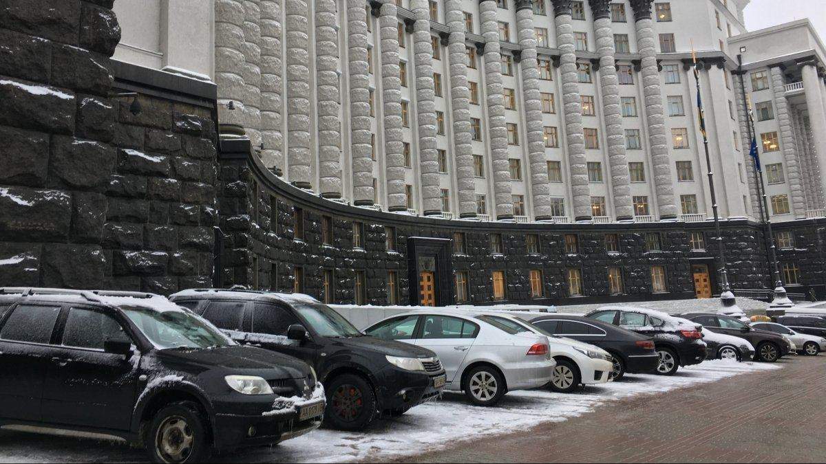 У Кабміні відзвітували про зарплати всіх міністрів У Кабміні відзвітували про зарплати всіх міністрів