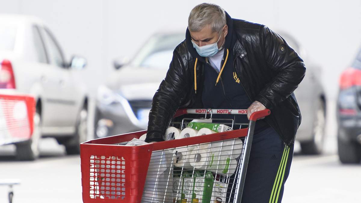 Ажиотаж на продукты в Украине уменьшился Ажиотаж на продукты в Украине уменьшился