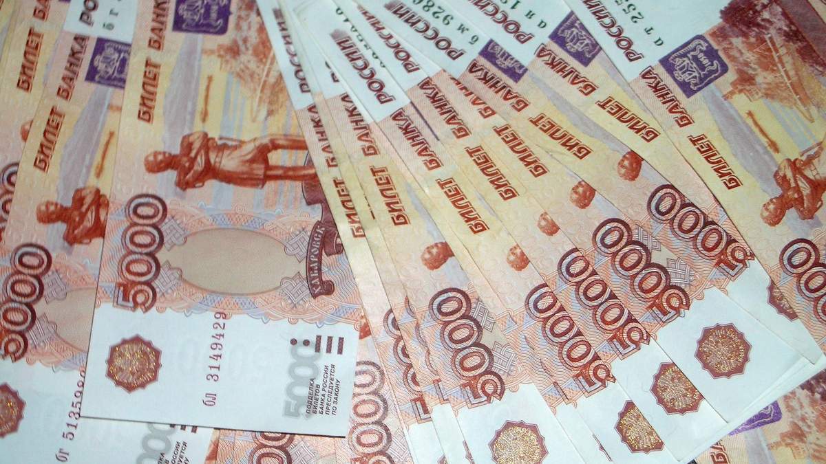 Россия жертвует экономикой и благополучием ради военщины Россия жертвует экономикой и благополучием ради военщины