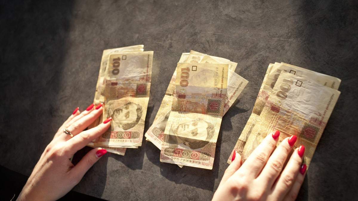 Каждая третья гривна идет на погашение долга Каждая третья гривна идет на погашение долга
