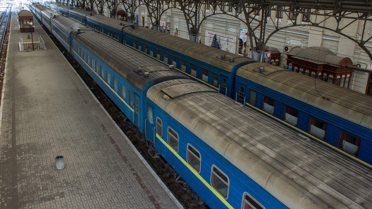 Укрзализныця запустила после карантина 6 первых поездов на Запад Украины Укрзализныця запустила после карантина 6 первых поездов на Запад Украины