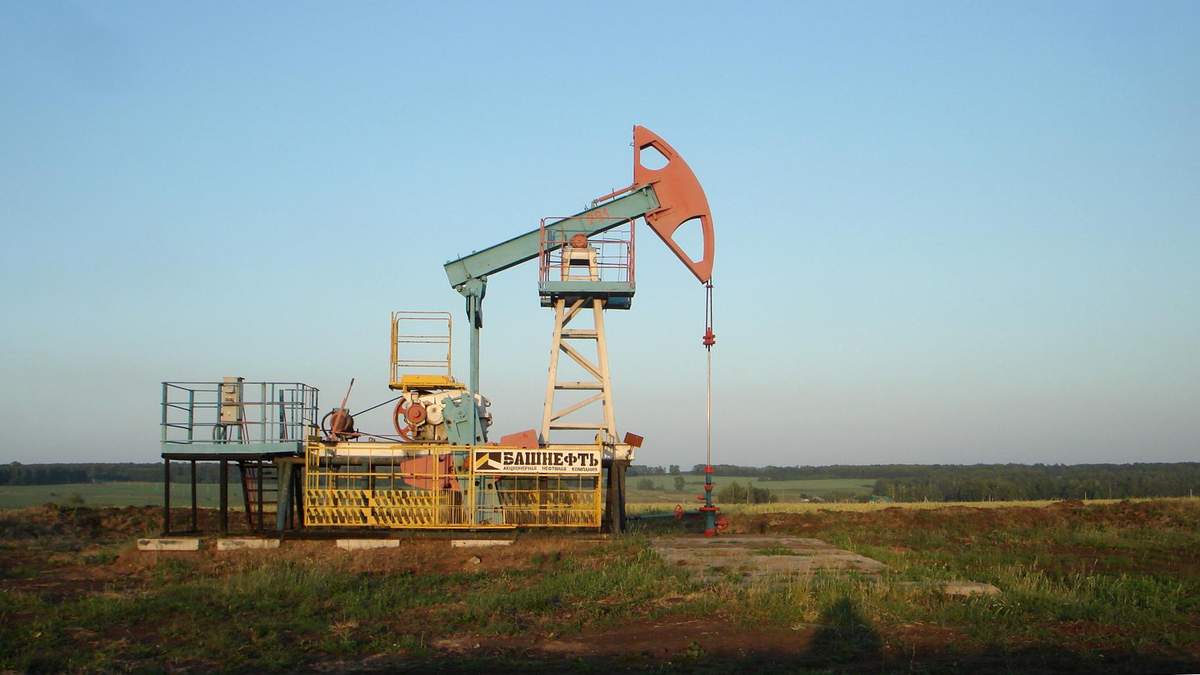 Цены на нефть 3 августа 2020 упали из-за увеличения добычи ОПЕК Цены на нефть 3 августа 2020 упали из-за увеличения добычи ОПЕК