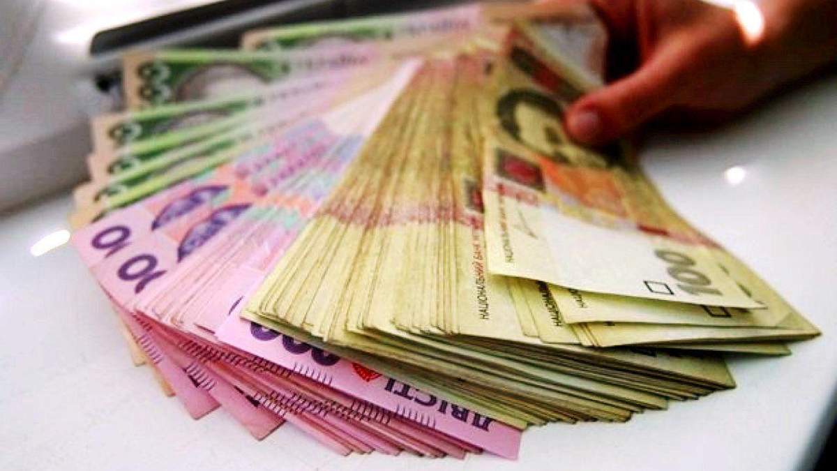 Минимальную зарплату в 2020-2021 годах поднимут: последствия решения Минимальную зарплату в 2020-2021 годах поднимут: последствия решения