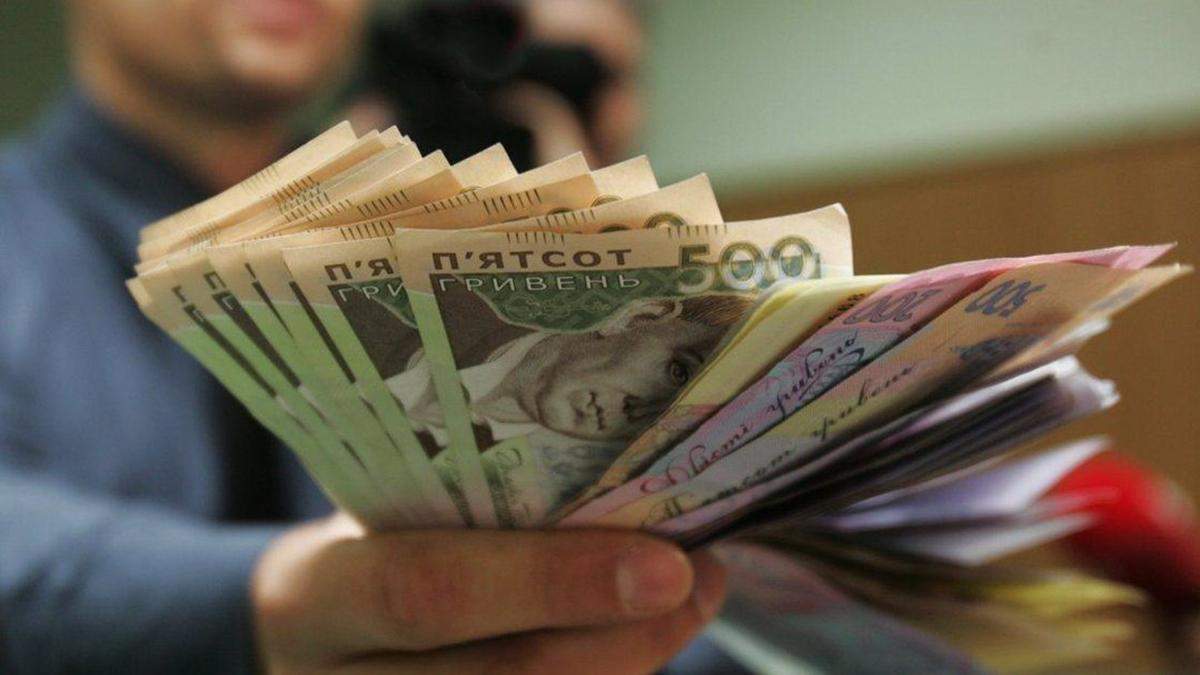 Зеленський підписав закон про збільшення мінімалки до 5 тисяч гривень Зеленський підписав закон про збільшення мінімалки до 5 тисяч гривень
