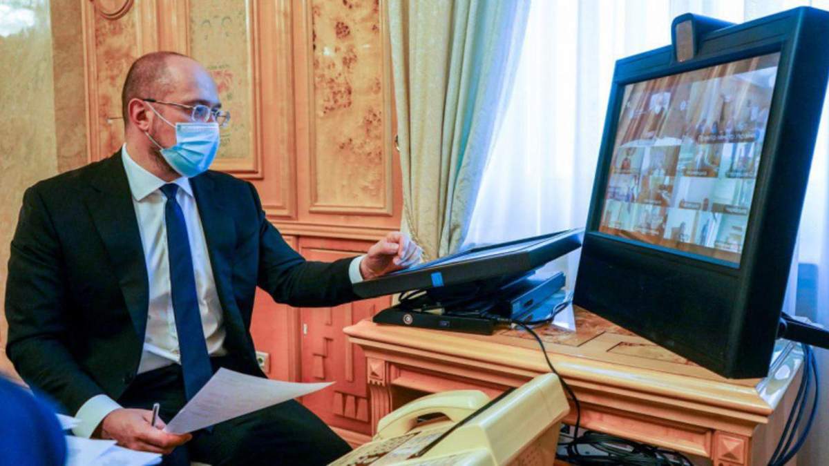 Затримка доплат для медиків: Шмигаль погрожує чиновникам звільненням Затримка доплат для медиків: Шмигаль погрожує чиновникам звільненням