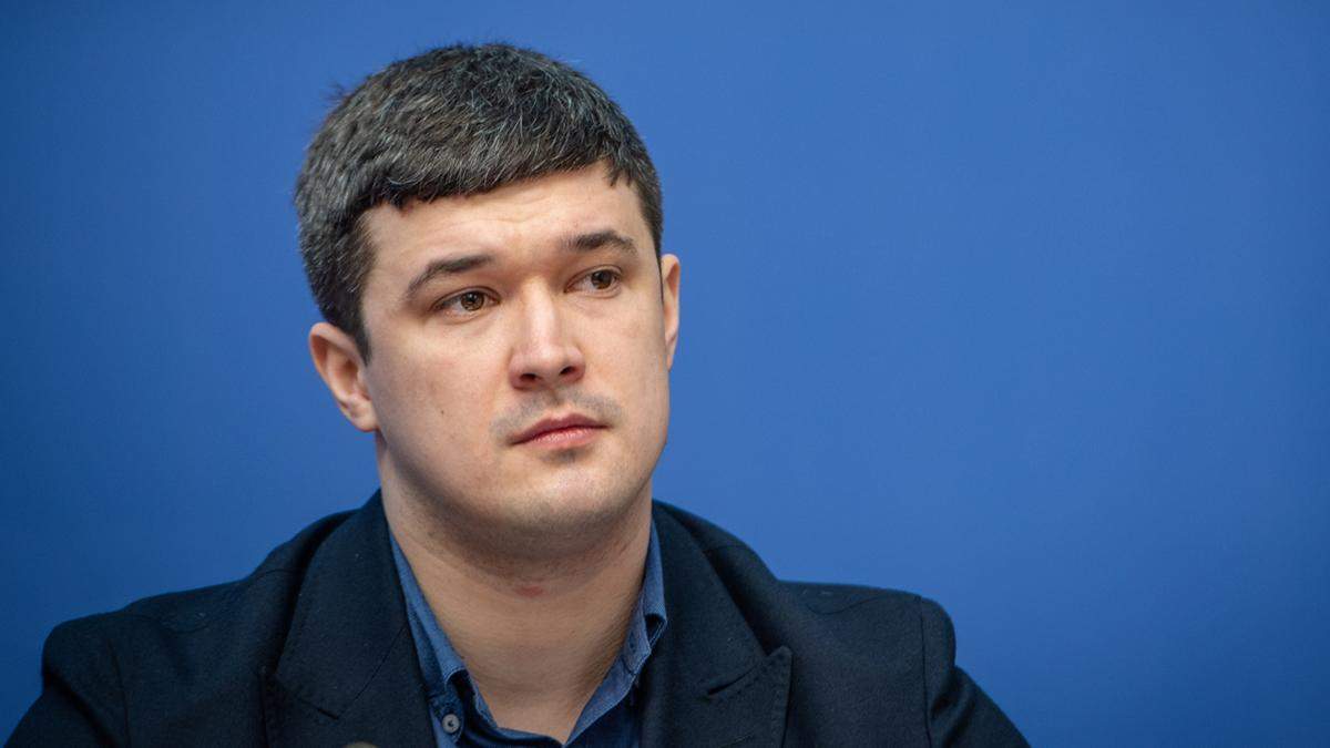В течение года в Украине планируют отказаться от бумажных справок В течение года в Украине планируют отказаться от бумажных справок