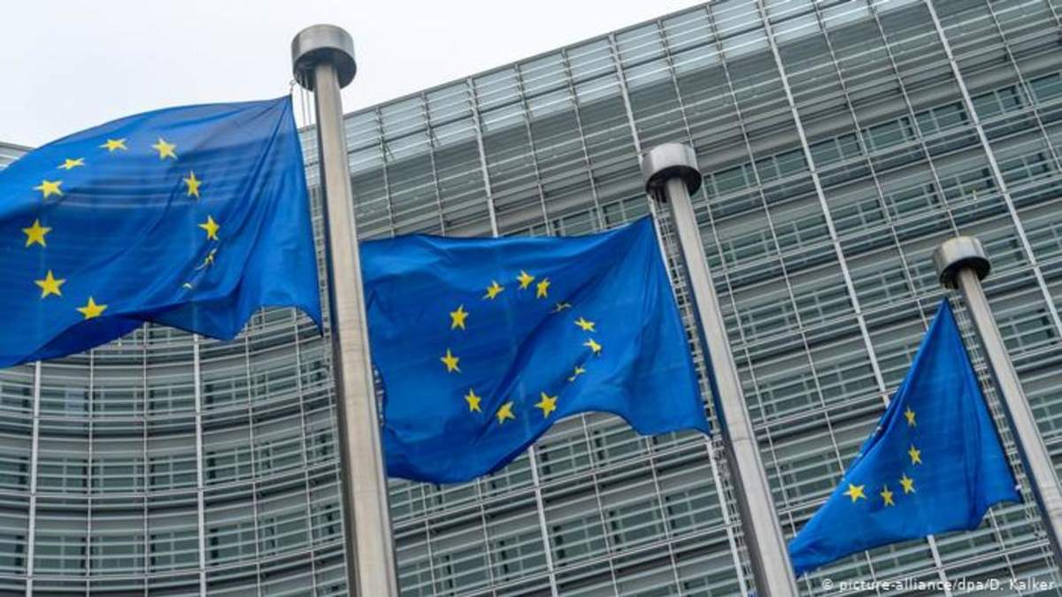 Угорщину та Польщу звинуватили у блокуванні антикризового бюджету ЄС Угорщину та Польщу звинуватили у блокуванні антикризового бюджету ЄС