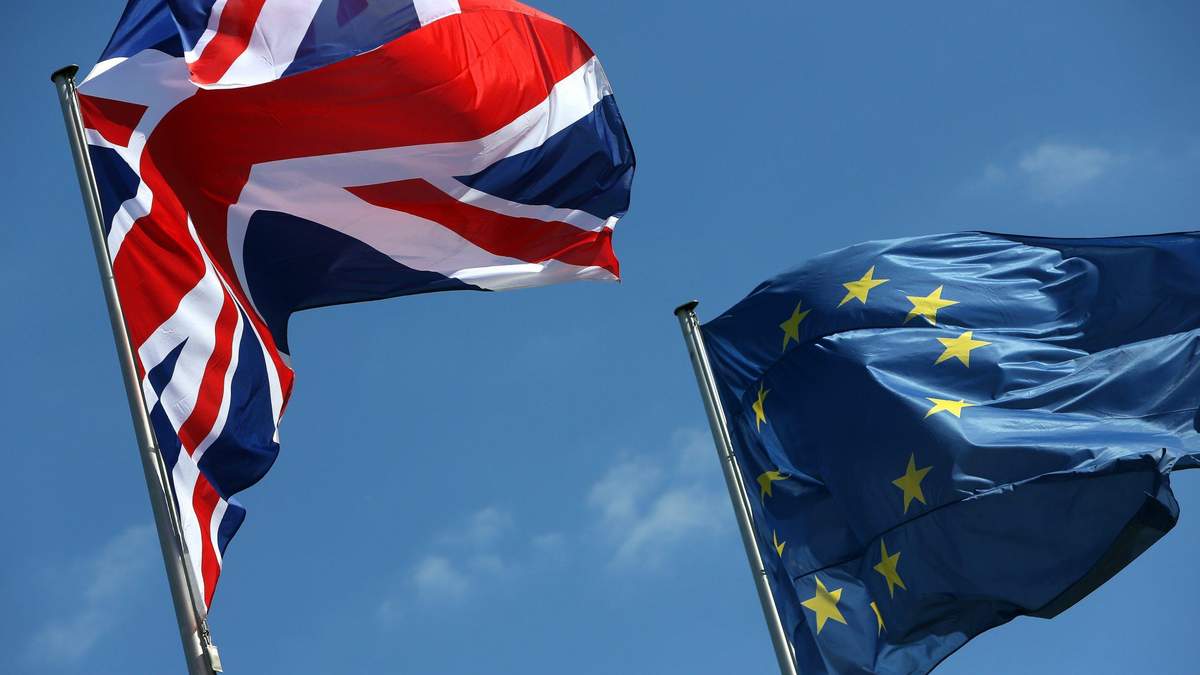 Еврокомиссия опубликовала текст соглашения с Великобританией по Brexit Еврокомиссия опубликовала текст соглашения с Великобританией по Brexit