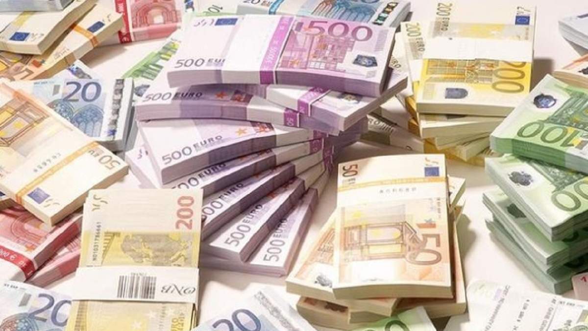 Які мінімальні зарплати в країнах Євросоюзу: порівняння з Україною Які мінімальні зарплати в країнах Євросоюзу: порівняння з Україною