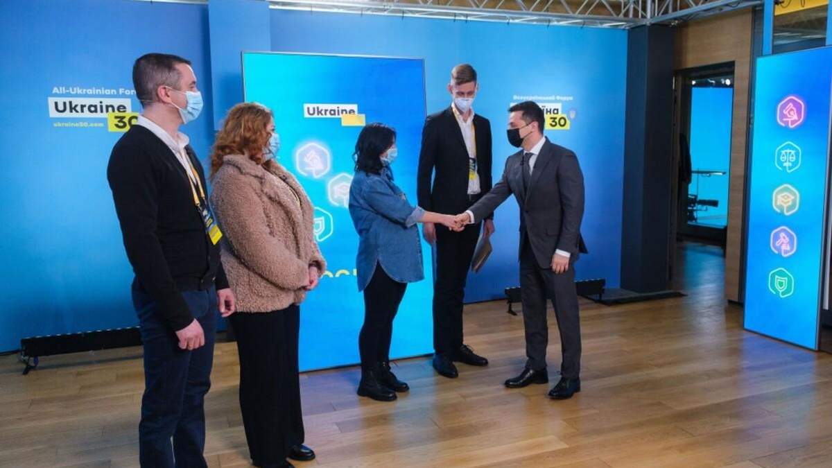 Зеленський особисто привітав перші сім'ї, які отримали іпотеки під 7% Зеленський особисто привітав перші сім'ї, які отримали іпотеки під 7%
