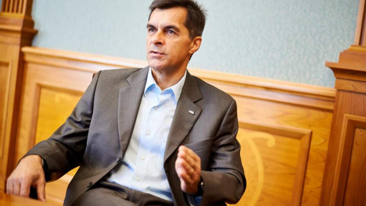 Кабмин уволил главу Укрзализныци Владимира Жмака: кто вместо него Кабмин уволил главу Укрзализныци Владимира Жмака: кто вместо него