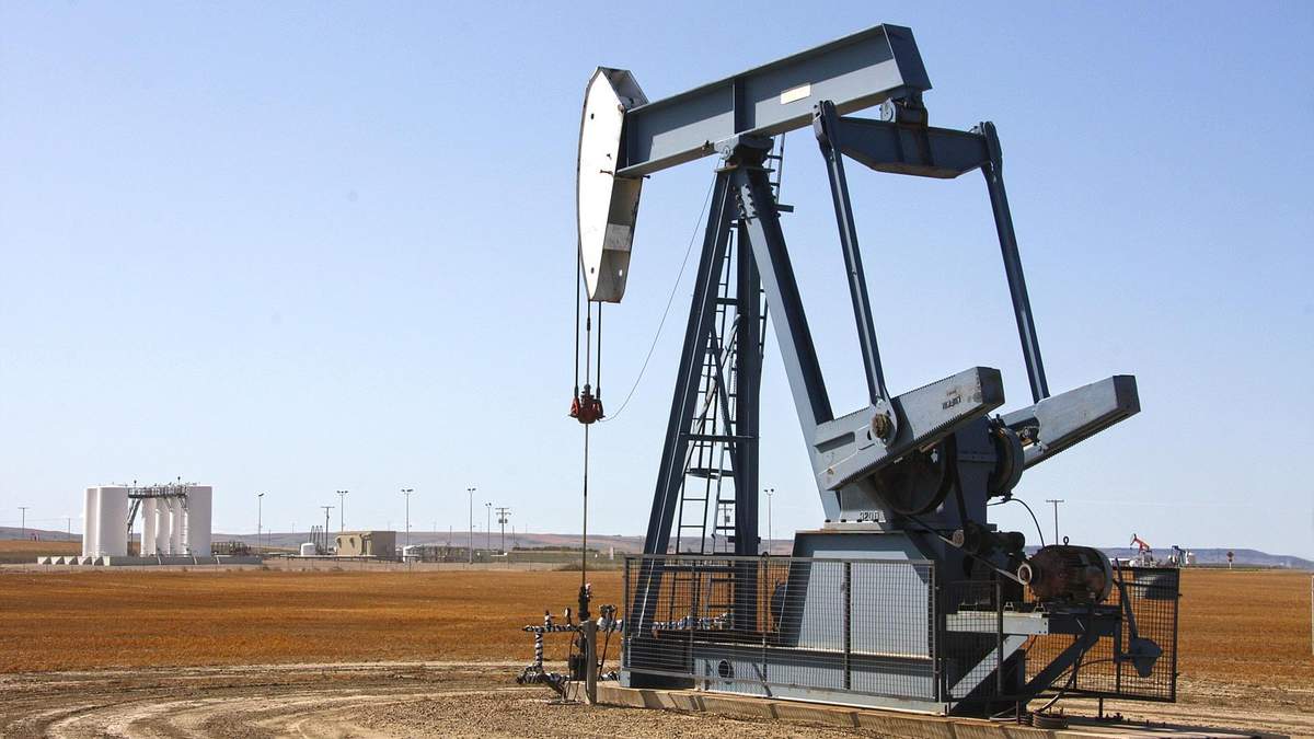 Ціни на нафту знову падають через COVID-19 Ціни на нафту знову падають через COVID-19