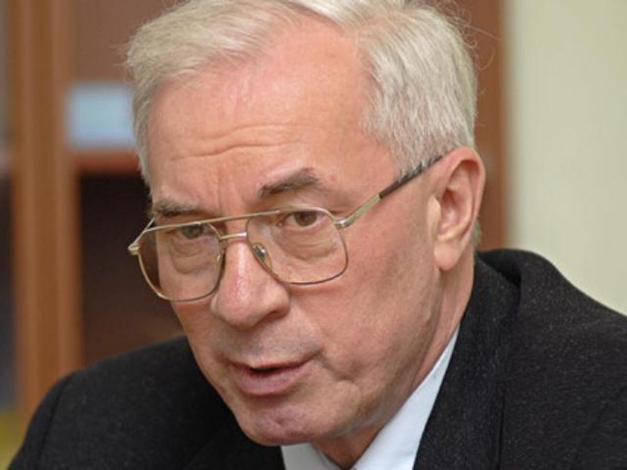 Азаров хоче менше позичати Азаров хоче менше позичати