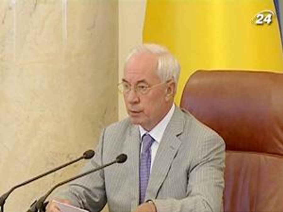 Азаров доручив розблокувати субсидії в агросекторі