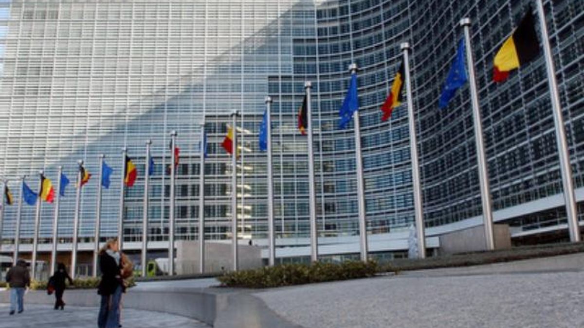 Еврокомиссии предлагают больше контролировать Грецию Еврокомиссии предлагают больше контролировать Грецию