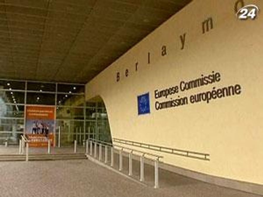 ЕС подал в суд на Еврокомиссию за повышение зарплат чиновникам