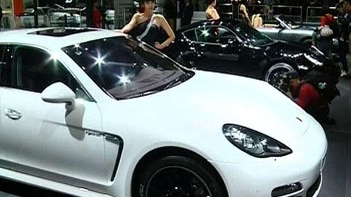 Volkswagen завершит объединение с Porsche в августе 2014