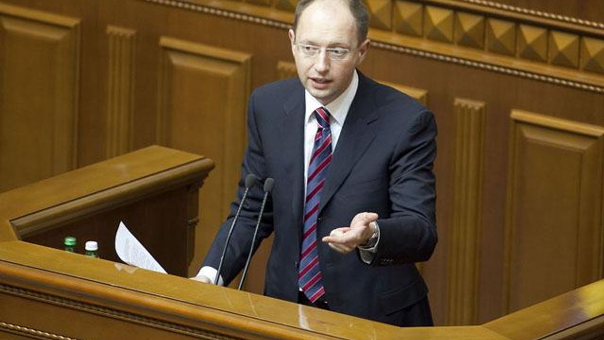 Долг Украины вырос до 800 миллиардов гривен, - Яценюк