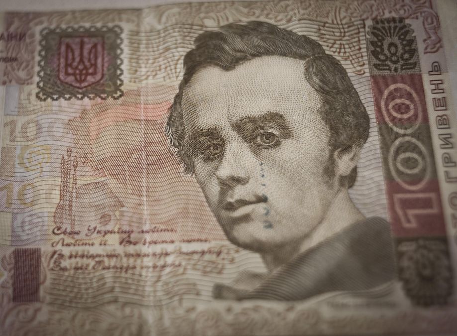 Курс гривны: стоит ли начинать штурмовать "обменники"?