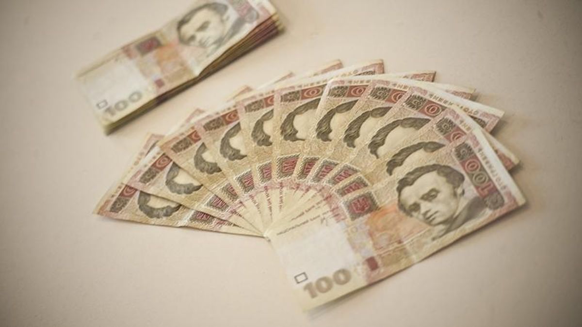 Украинцам обещают увеличить минимальную зарплату Украинцам обещают увеличить минимальную зарплату