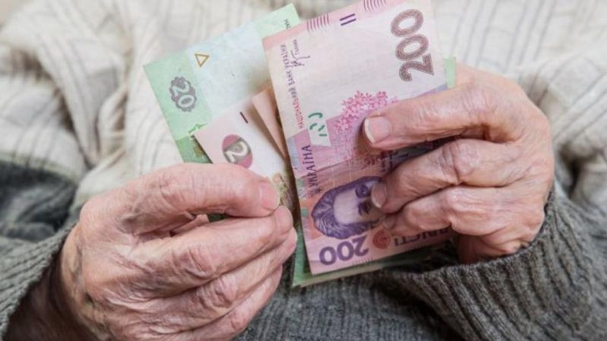 МВФ вимагає підвищити пенсійний вік українцям 