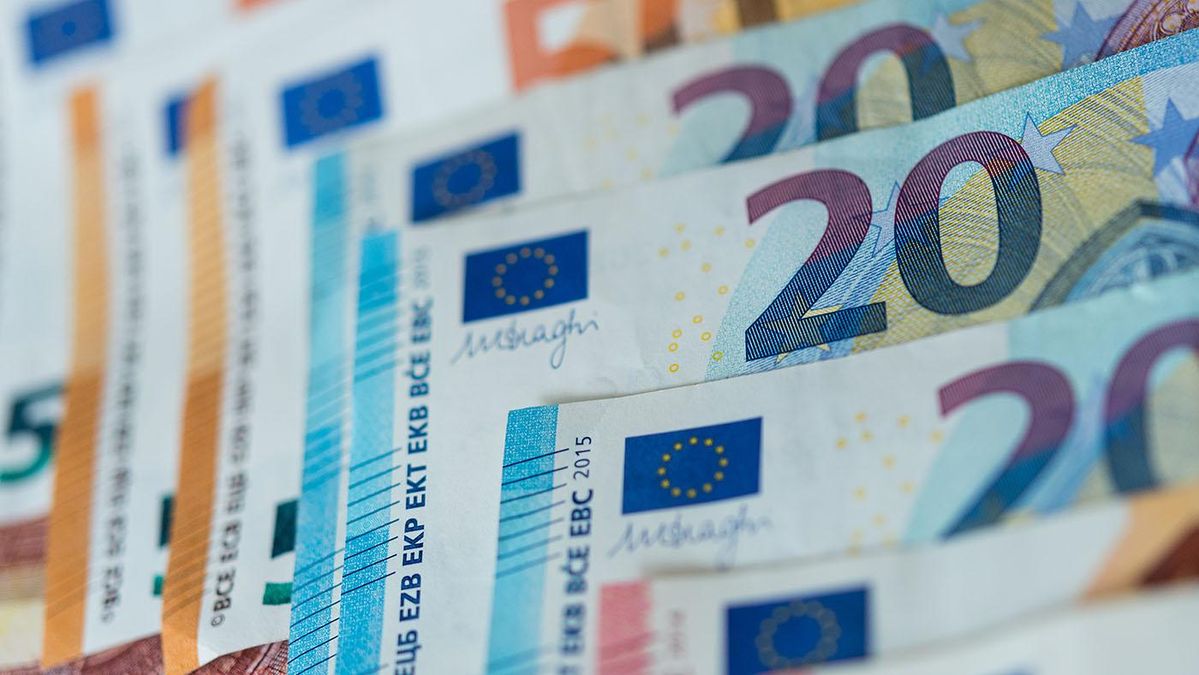 Наличный курс валют 15 апреля 2020 – курс доллара, евро Наличный курс валют 15 апреля 2020 – курс доллара, евро