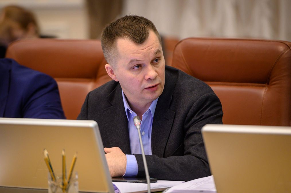 Если карантин не вернут, в Украине до конца года от COVID-19 умрут 7500 человек, – Милованов
