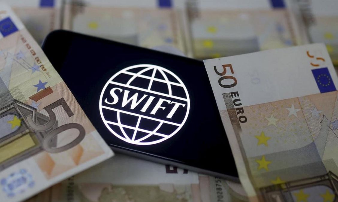 Россию могут отключить от системы SWIFT, - посол в США