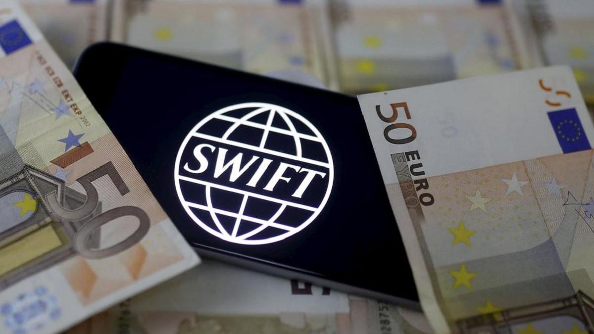 Россию могут отключить от системы SWIFT, - посол в США Россию могут отключить от системы SWIFT, - посол в США
