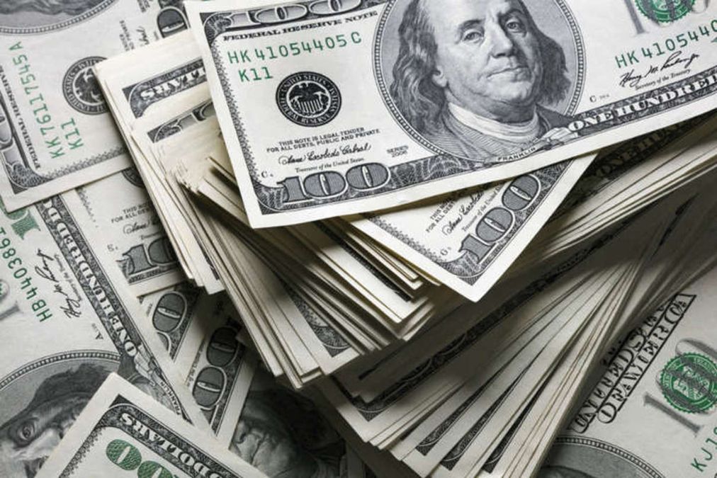 Який курс долара закладуть в бюджет на 2021 рік: відповідь Шмигаля