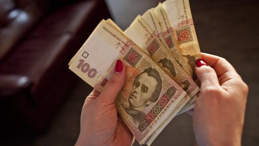Зарплати українців зменшились на 69 гривень у квітні 2021 року: дані Держстату