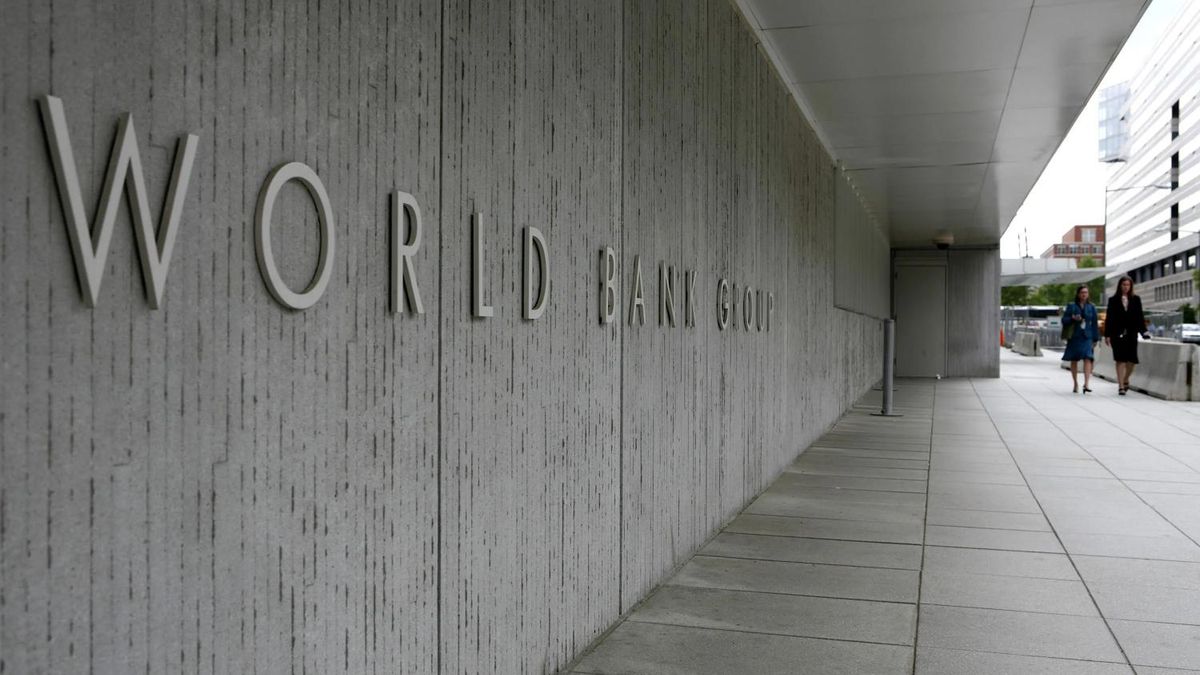 "Украине немедленно нужна значительная поддержка": Всемирный банк счел экономические последствия