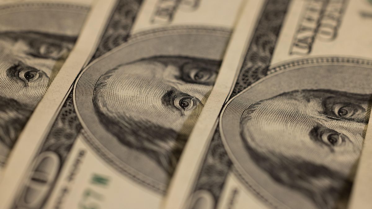 Банки снова продают валюту: сколько стоит доллар - Экономика