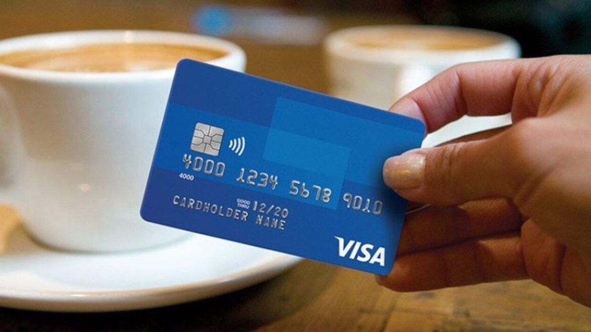 Росіяни почали їздити до Мінська, щоб оформити карти Visa та MasterCard